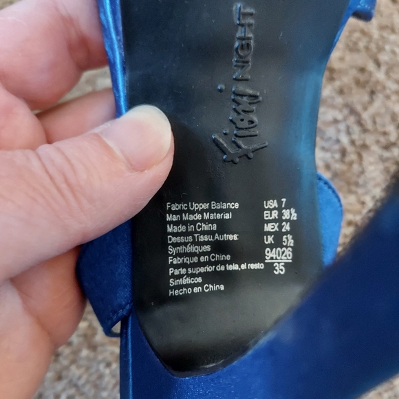 Blue satin shoes - Picture 4 of 5